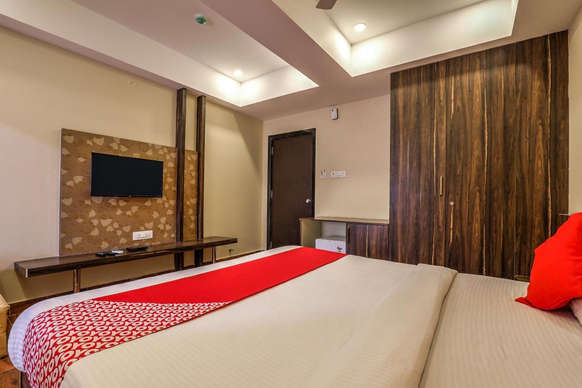 Capital O Sky Grand Otel Haydarabad Dış mekan fotoğraf